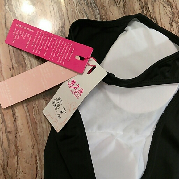 Beautiful black cut-out one shoulder bikini. - Picture 5 of 6